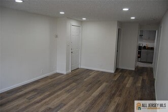 57 Avenel St in Woodbridge Township, NJ - Building Photo - Building Photo