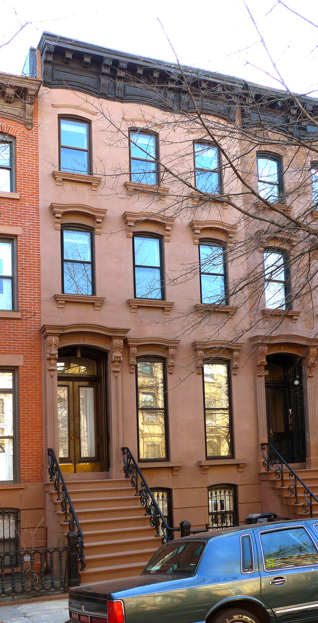121 Saint James Pl in Brooklyn, NY - Foto de edificio - Building Photo