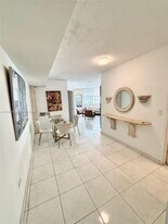 905 Brickell Bay Dr in Miami, FL - Building Photo