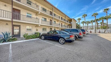 2220 Stickney Point Rd, Unit 519 in Sarasota, FL - Building Photo - Building Photo