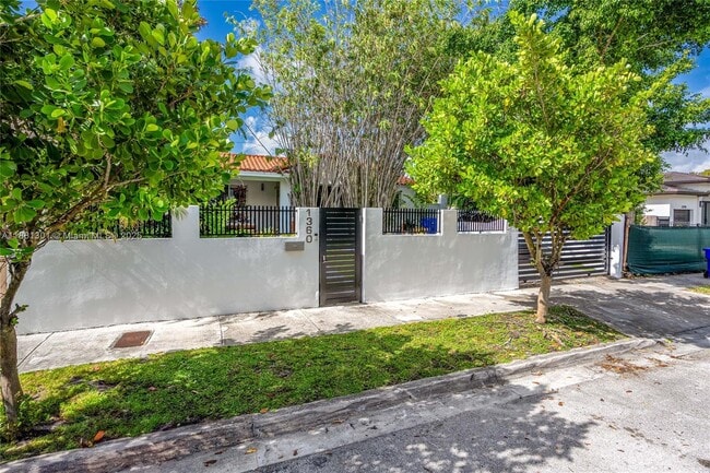 property at 1360 SW 16th St