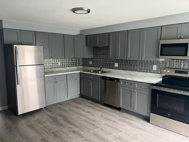 Holly Brook Apartments