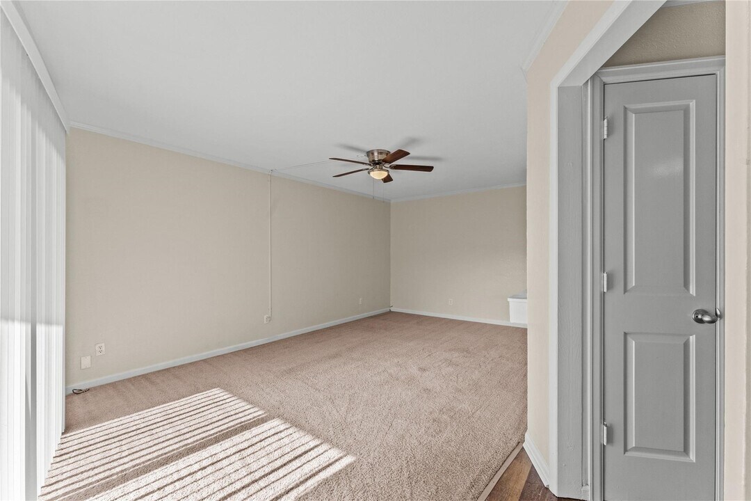 102 The Strand in Galveston, TX - Building Photo