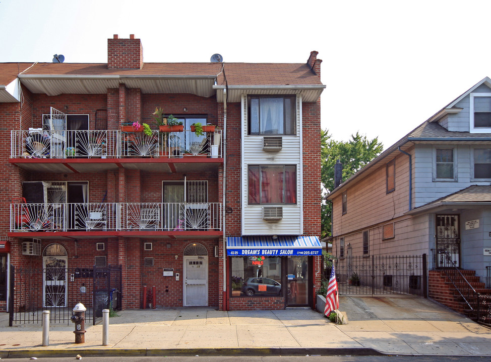 40-25 Gleane St in Flushing, NY - Foto de edificio