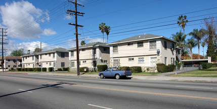 15445 Vanowen St in Van Nuys, CA - Building Photo - Building Photo