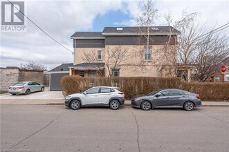 211 Mary St in Hamilton, ON - Building Photo - Building Photo
