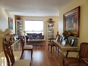 90 Gillespie Rd in Bloomfield, NJ - Building Photo - Building Photo