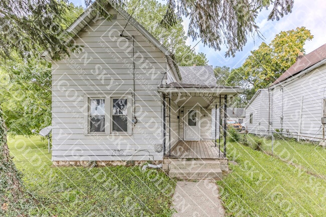 property at 628 W Memorial Dr