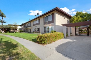 Canfield Lane Apartments in Anaheim, CA - Foto de edificio - Building Photo