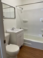 128 Highland Hills Dr, Unit 6 in Follansbee, WV - Foto de edificio - Building Photo
