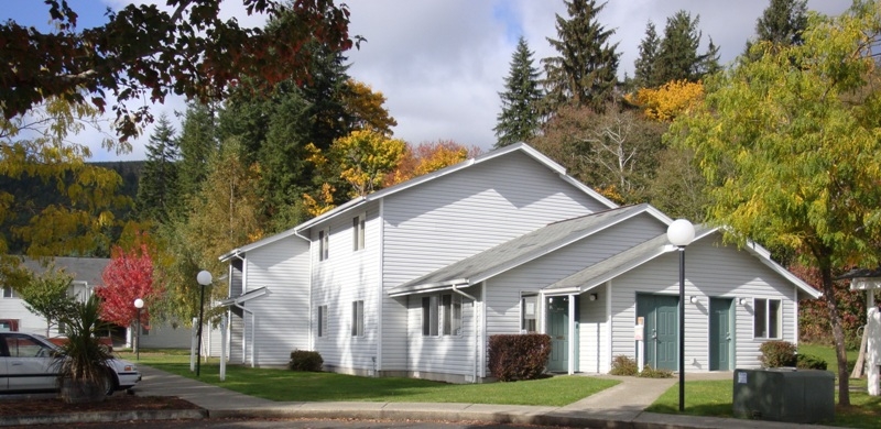 Riverdale Heights Apartments in Raymond, WA - Building Photo