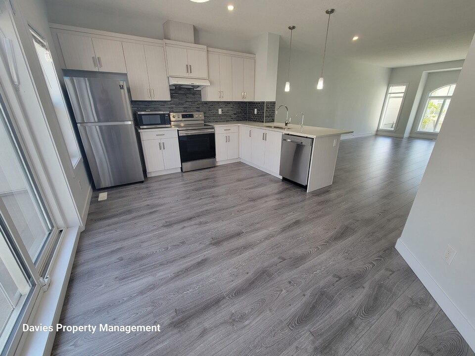 723-172 172 St SW in Edmonton, AB - Building Photo