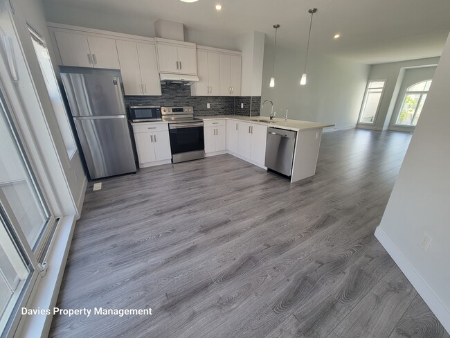 property at 723-172 172 St SW