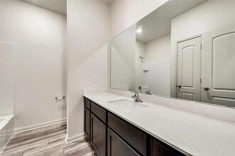 816 Mallorie Ln in Ferris, TX - Building Photo - Building Photo