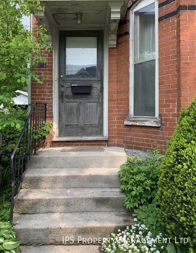 114 Bridge St E in Belleville, ON - Building Photo - Building Photo