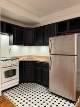 377 Montgomery St, Unit 1 in Brooklyn, NY - Building Photo - Building Photo