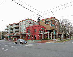 Stonehedge Apartments in Seattle, WA - Building Photo - Building Photo