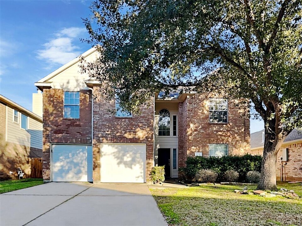 3906 E Lindbergh Ct in Baytown, TX - Building Photo