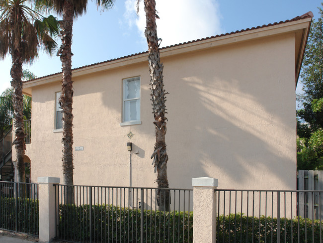 Ballet Villages Apartments in West Palm Beach, FL - Building Photo - Building Photo