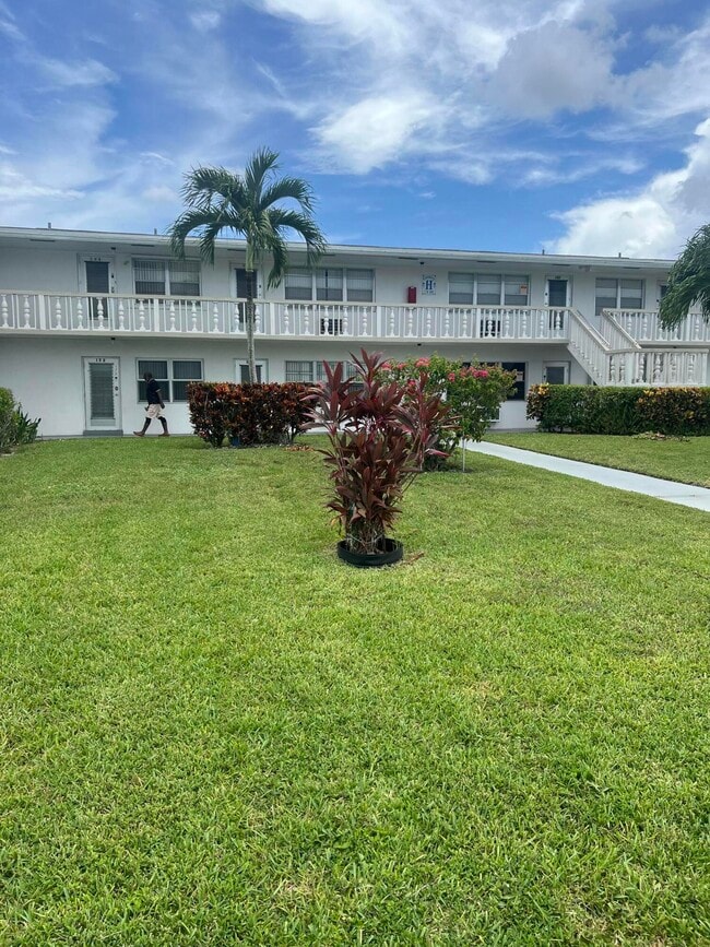 184 Coventry H in West Palm Beach, FL - Building Photo - Building Photo