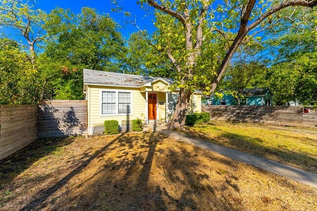 2008 Rountree Dr in Austin, TX - Building Photo - Building Photo