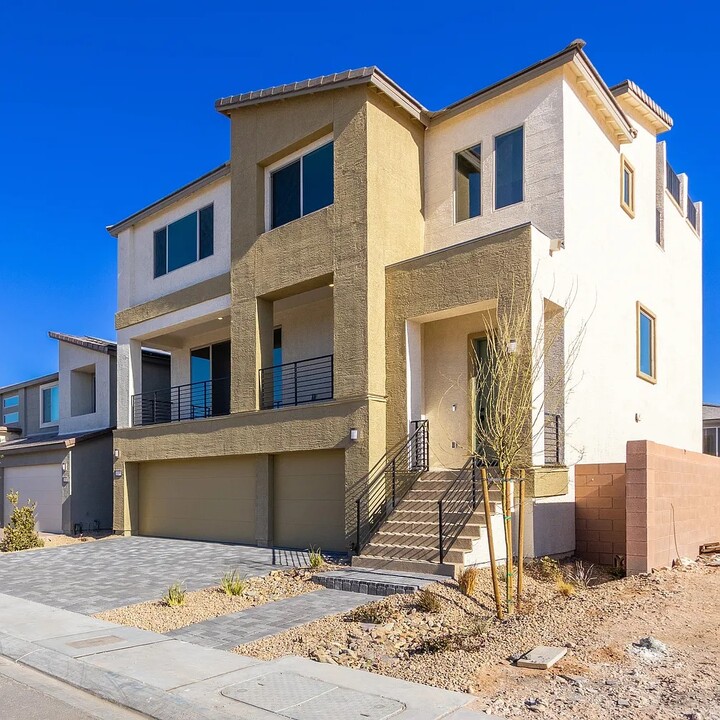 10194 Mystic Fls Dr in Las Vegas, NV - Building Photo