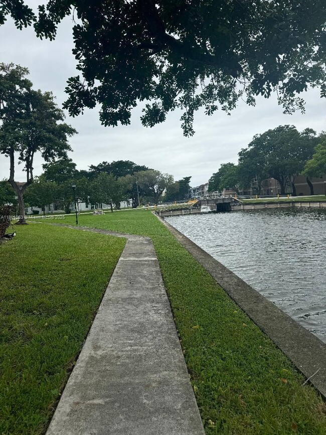 8311 Sands Point Blvd in Tamarac, FL - Building Photo - Building Photo