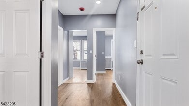 19 Newfield St in East Orange, NJ - Building Photo - Building Photo