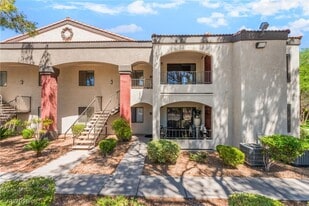950 Seven Hills Dr in Henderson, NV - Building Photo