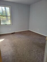 5336 Charles Ave in King George, VA - Foto de edificio - Building Photo