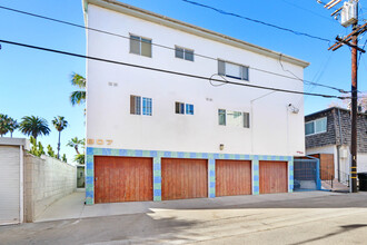 807 5th Street in Santa Monica in Santa Monica, CA - Building Photo - Building Photo