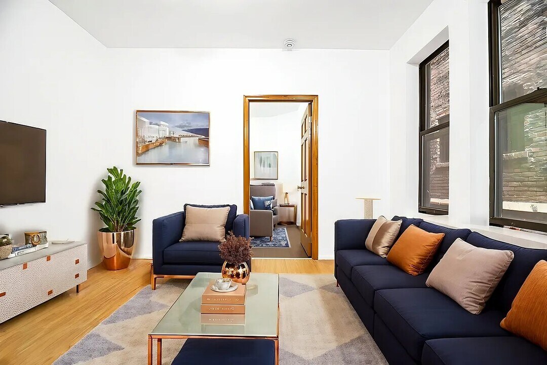 86 E 3rd St in New York, NY - Foto de edificio