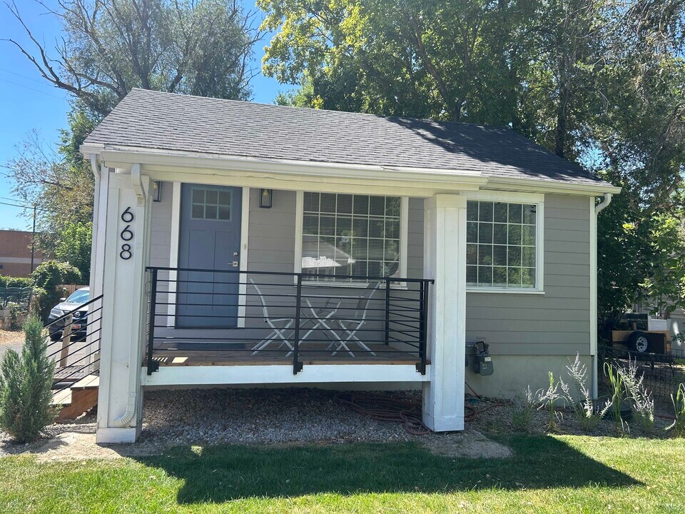 668 E Springview Dr in South Salt Lake, UT - Building Photo