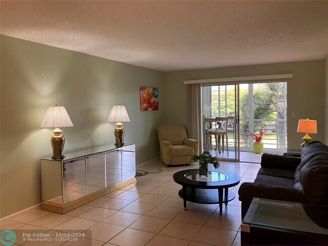 3102 Portofino Point in Coconut Creek, FL - Foto de edificio - Building Photo