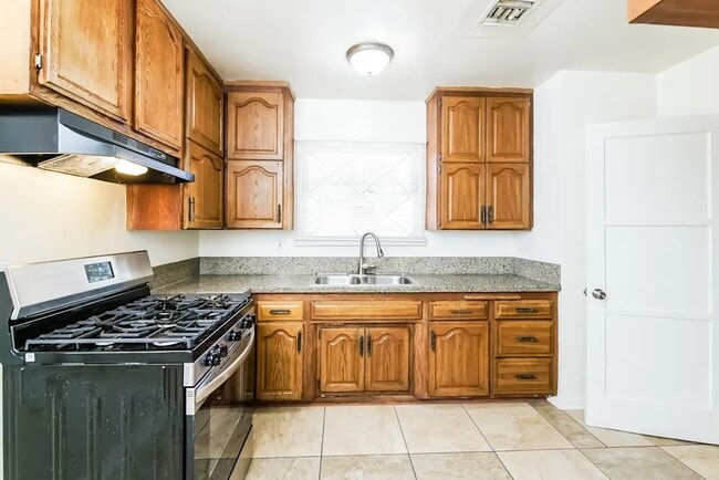 8137 Darby Ave in Los Angeles, CA - Building Photo - Building Photo