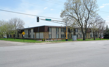 Cedar Court Apartments in Bloomington, MN - Building Photo - Building Photo