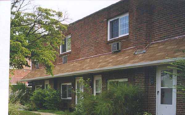 Manor Park Apartments in Morrisville, PA - Building Photo