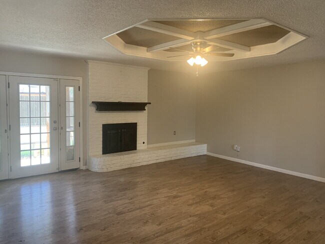 6033 73rd St in Lubbock, TX - Foto de edificio - Building Photo