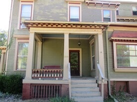 209 E Chestnut St in Bloomington, IL - Building Photo