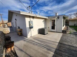 201 Vista Rio Cir in El Paso, TX - Building Photo - Building Photo