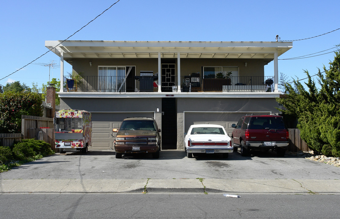 2790 Marlborough Ave in Redwood City, CA - Building Photo