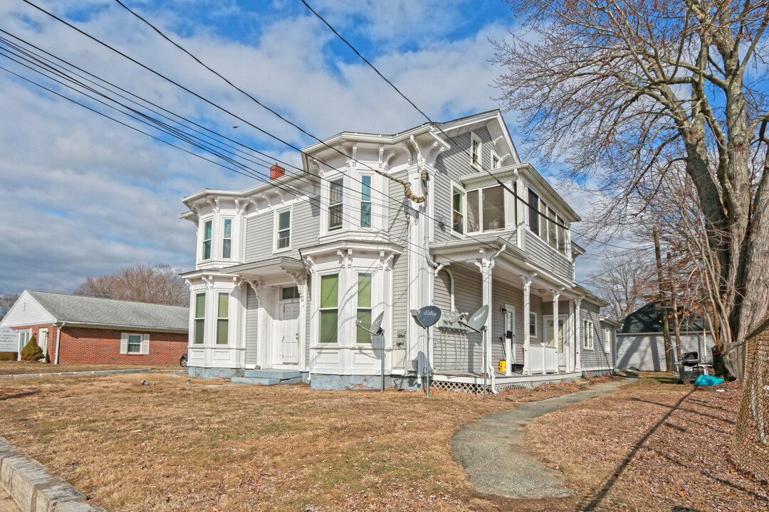 8 Academy St in Killingly, CT - Building Photo