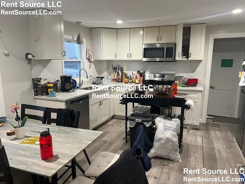 73 Thorndike St, Unit 2 in Cambridge, MA - Building Photo