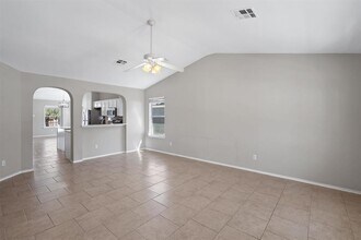 1021 Rawhide Trail in Cedar Park, TX - Foto de edificio - Building Photo