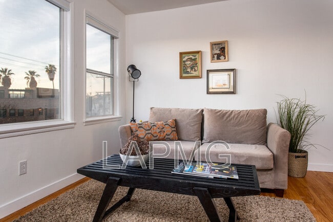 1157 Bellevue Ave in Los Angeles, CA - Building Photo - Building Photo