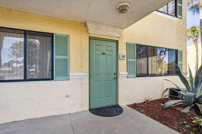 1618 Meadows Cir W in Boynton Beach, FL - Building Photo - Building Photo
