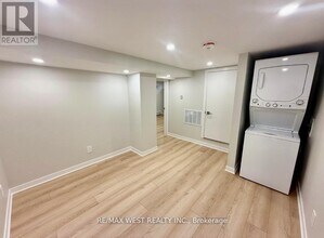 10 Vimy Ave in Toronto, ON - Building Photo - Building Photo