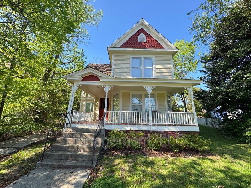 706 Walker Ave in Greensboro, NC - Building Photo