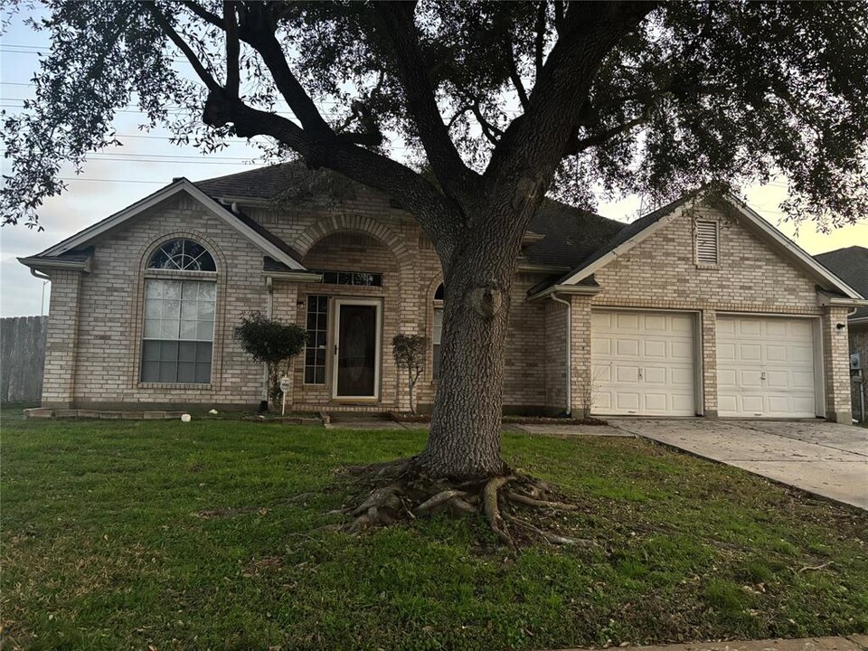 6814 Benjamin Ln in Pasadena, TX - Building Photo