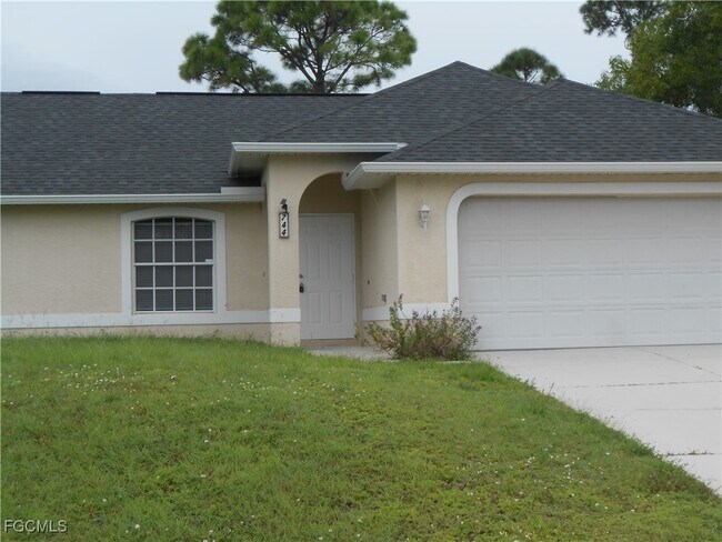 744 Ontario Ave S in Lehigh Acres, FL - Building Photo - Building Photo